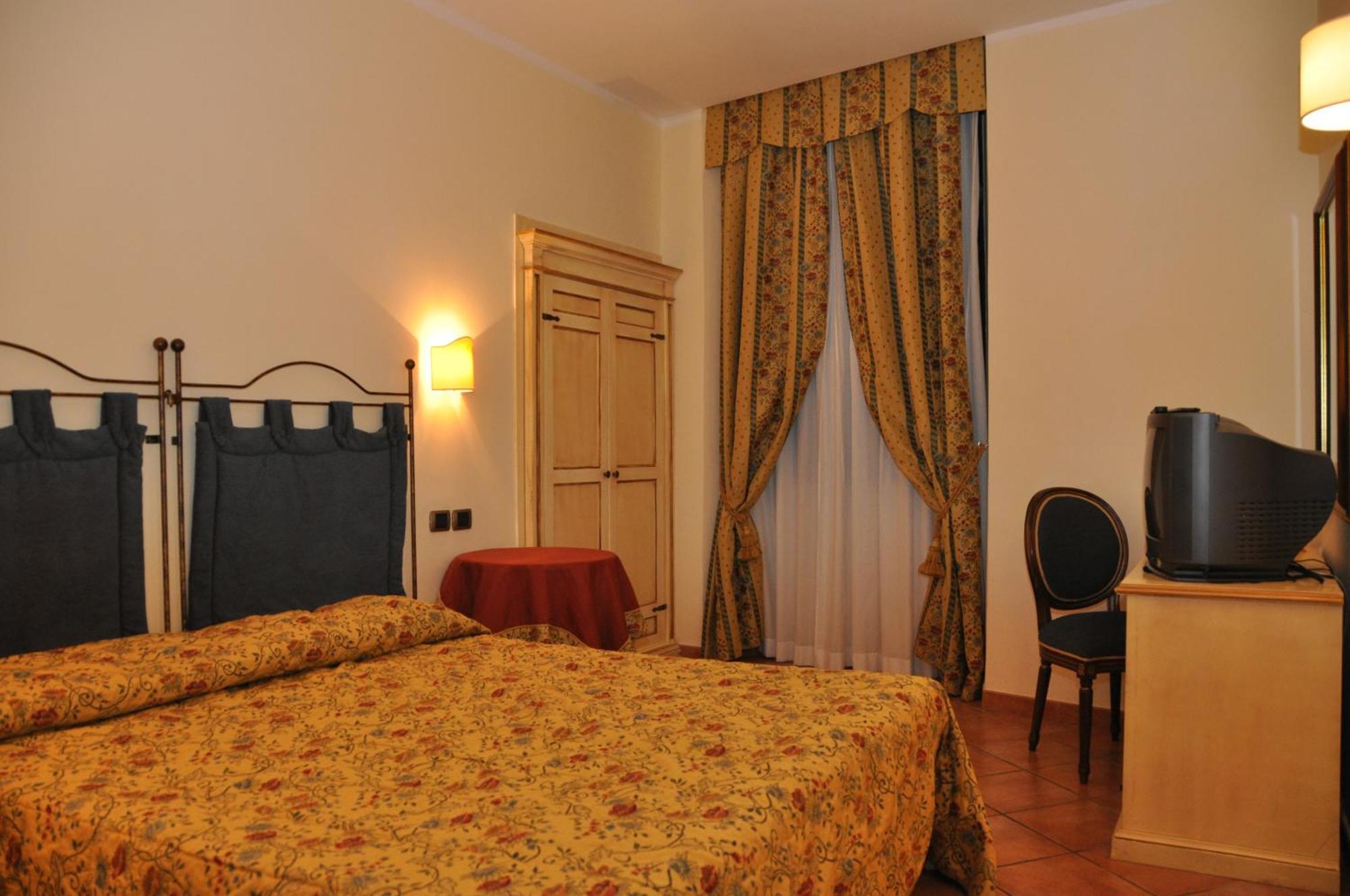 Hotel Urbano V Montefiascone Εξωτερικό φωτογραφία