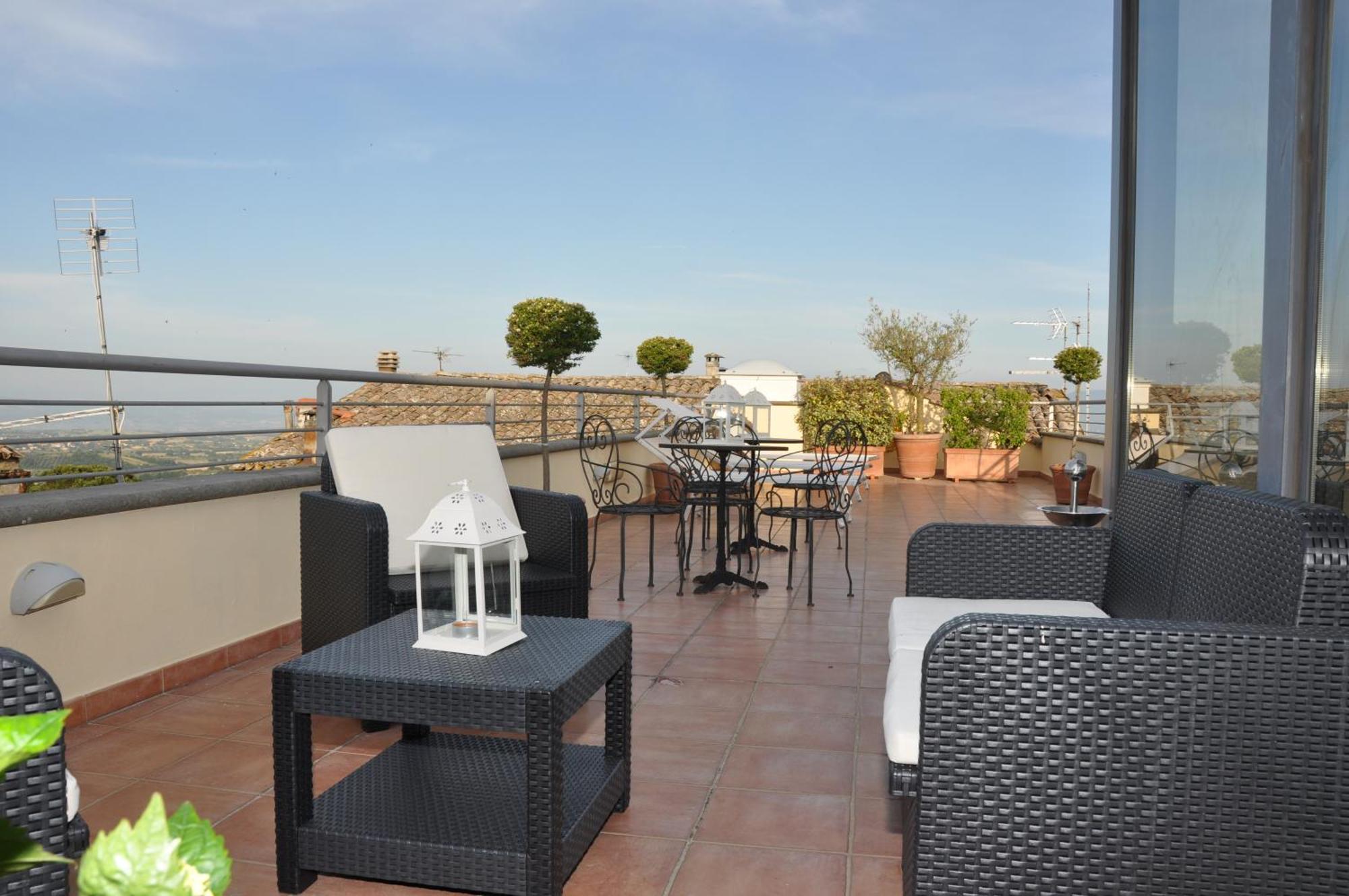 Hotel Urbano V Montefiascone Εξωτερικό φωτογραφία