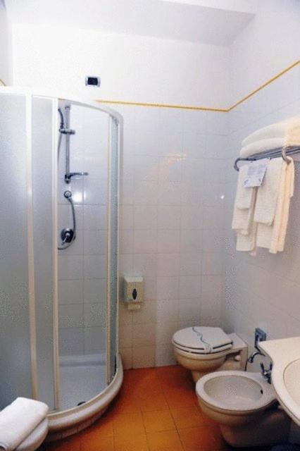 Hotel Urbano V Montefiascone Δωμάτιο φωτογραφία