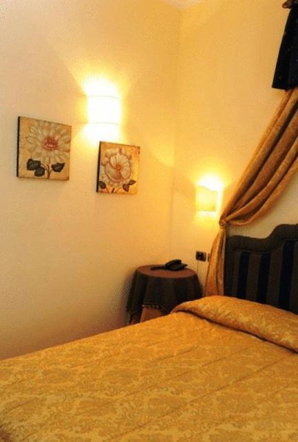 Hotel Urbano V Montefiascone Δωμάτιο φωτογραφία